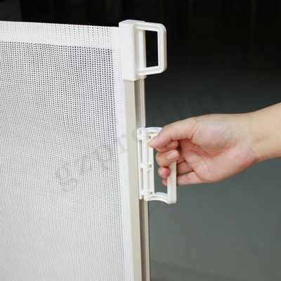 Entfernbarer ausdehnbarer Mesh Pet Gate Retractable Extra breites Multiscene