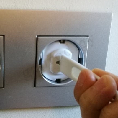 2 Pin Palstic Sicherheits-Ausgang-Stecker-Standardabdeckung EU elektrische Kinderfür Schutz
